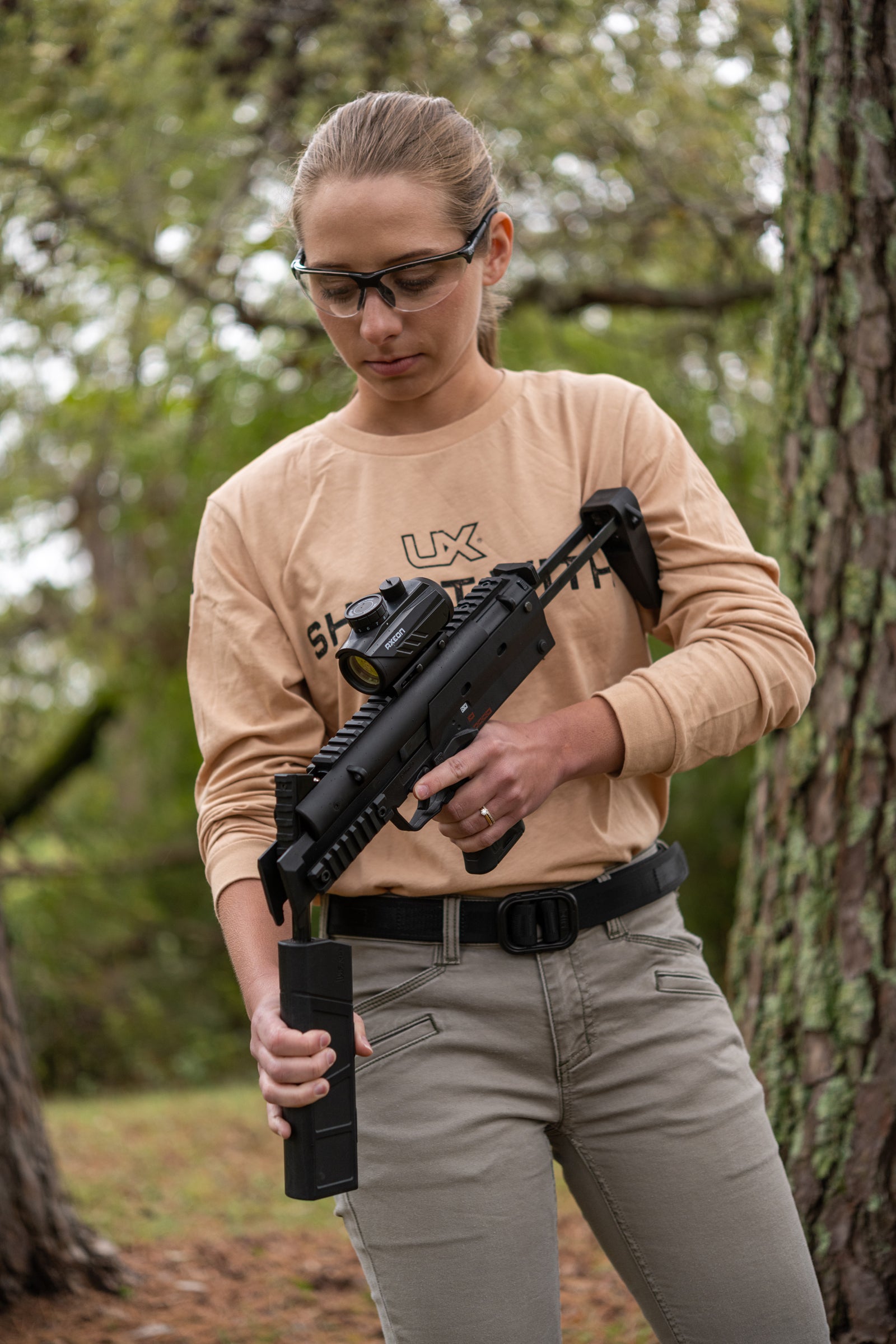 Umarex USA Heckler & Koch MP7 .177 Caliber Break Barrel Pellet Gun with Axeon Optics Red Dot Sight